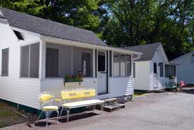Mount Coolidge Motel: Cabins